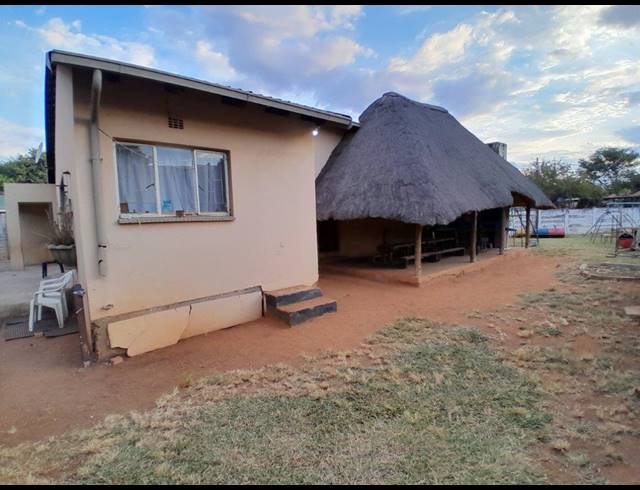 3 BEDROOM HOUSE FOR SALE IN OOS EINDE